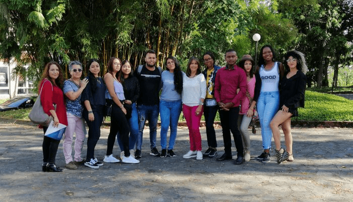 ESTUDIANTES VISITA