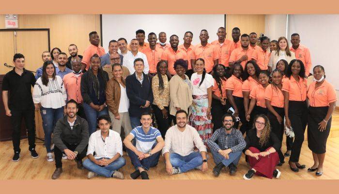 Grupo de estudiantes y Profesores de la universidad Tecnológica de Choco