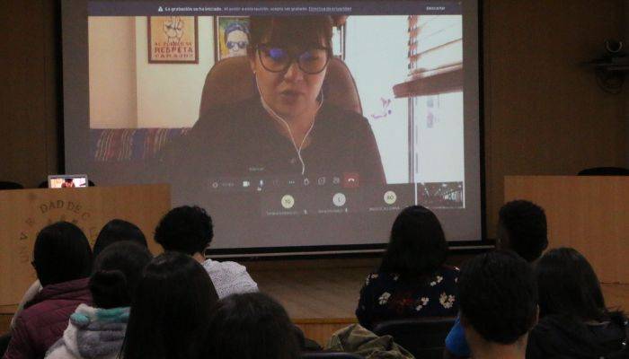 ceboratev La ponente de la cátedra fue la docente del departamento de Historia de la Pontificia Universidad Javeriana Erika Parrado Pardo