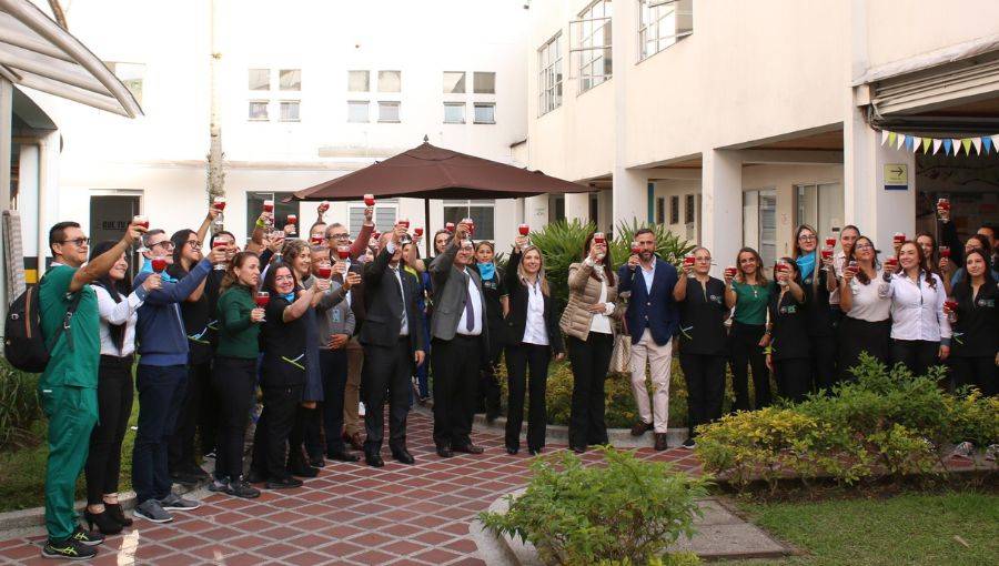 celebración integrantes ips universitaria