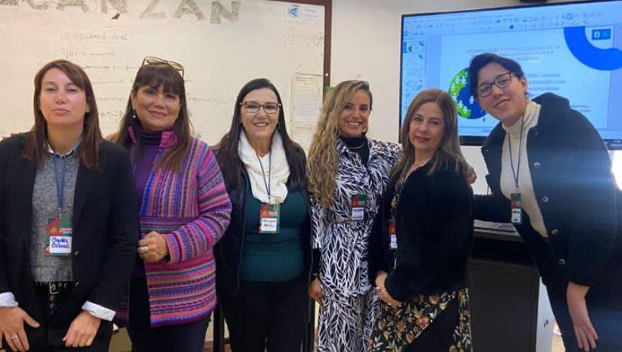 docentes y estudiante participantes en el congreso