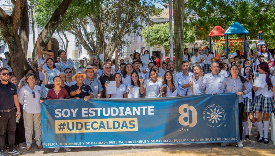 estudiantes de colegios en los municipios