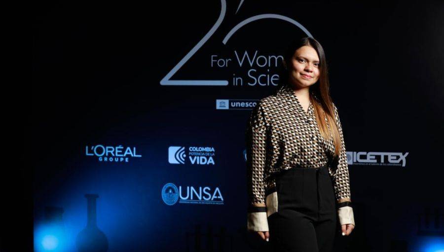estudiante ganadora mujeres en la ciencia