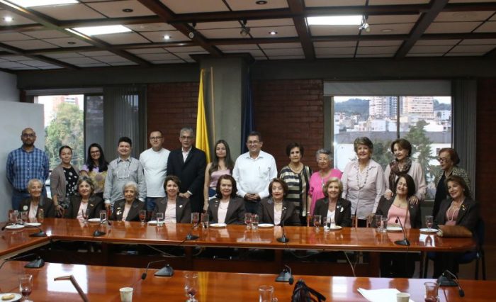 miembros del club de jardinería de manizales
