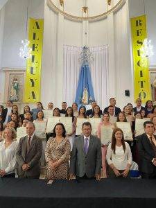 Foto con directivas y docentes de la U. de Caldas que acompañaron a los nuevos graduados de las tecnologías que oferta esta alma mater en los municipios de Riosucio y Anserma. Fueron 193 Jóvenes los que recibieron su título.