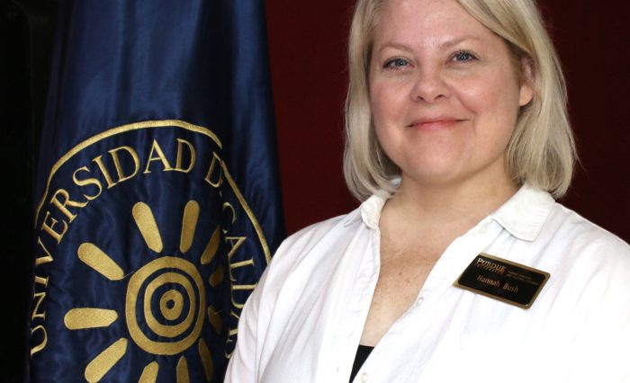 Foto de Hannah Bush, experta en lingúística de la Universidad de Purdue, quien está de visita en la U. de Caldas para extender lazos académicos y culturales.