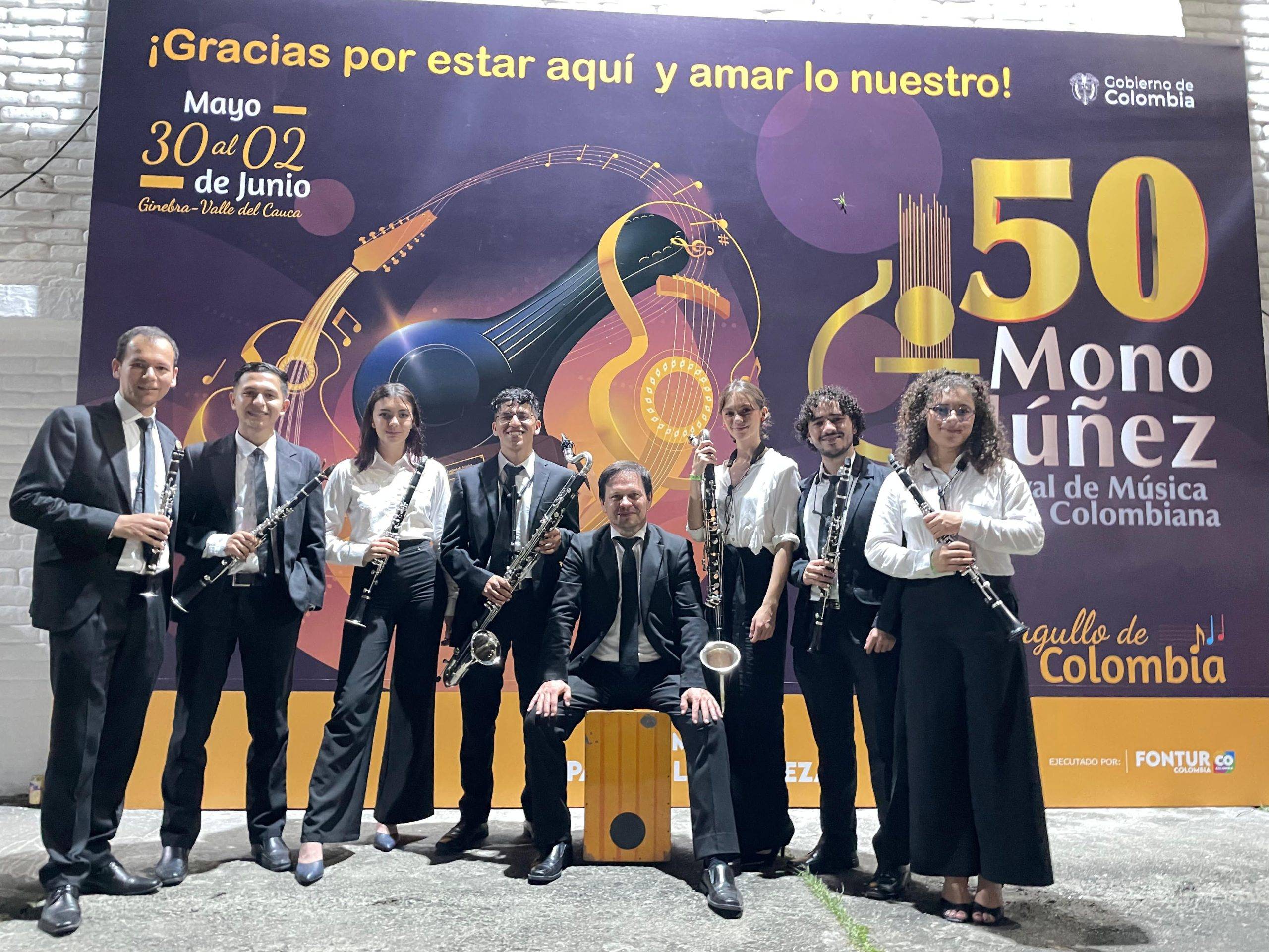 Imagen de los integrantes del Coro de Clarinetes de la U. de Caldas que lograron el primer lugar como conjunto instrumental en el Festival Mono Nuñez, realizado en Ginebra, Valle del Cauca.
