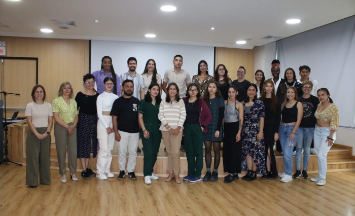 Imagen de los 30 estudiantes que harán movilidad en países como Brasil, Francia, Chile, México. Recientemente, la U. de Caldas les hizo una especial despedida.