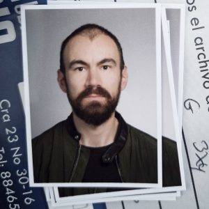 Foto del artista colombiano Santiago Sepúlveda, docente invitado de la Maestría en Artes de la U. de Caldas.