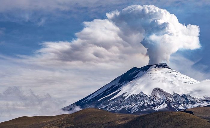 En la U. de Caldas se realiza el Curso Internacional de Vulcanología de Campo con visita a volcanes de la cordillera central. En la imagen se aprecia uno de los páramos más imponentes de Colombia.