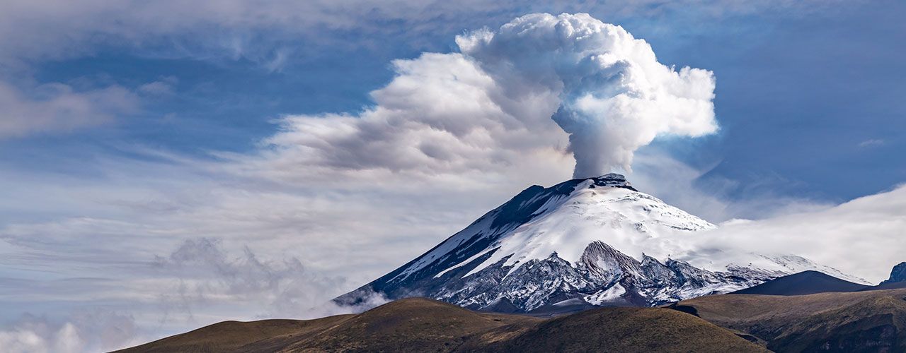 En la U. de Caldas se realiza el Curso Internacional de Vulcanología de Campo con visita a volcanes de la cordillera central. En la imagen se aprecia uno de los páramos más imponentes de Colombia.