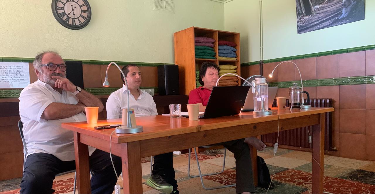 Estudiantes de la Maestría de Culturas y Droga recibirán doble titulación gracias a convenio con fundación científica europea. En la imagen se observa en reunión a los representantes de las instituciones que participan en esta doble titulación.