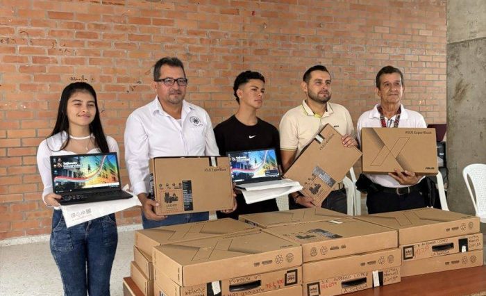 IMG_3788 Entrega PC y grados La Dorada