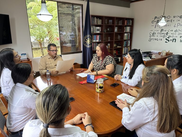 Universidad de Caldas recibe reconocimiento internacional por su liderazgo en seguridad y salud en el trabajo