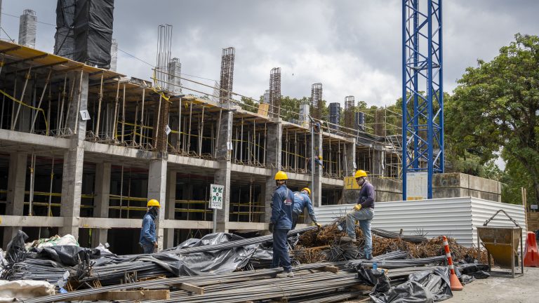 La Facultad de Inteligencia Artificial e Ingenierías de la Universidad de Caldas avanza en infraestructura, formación e investigación